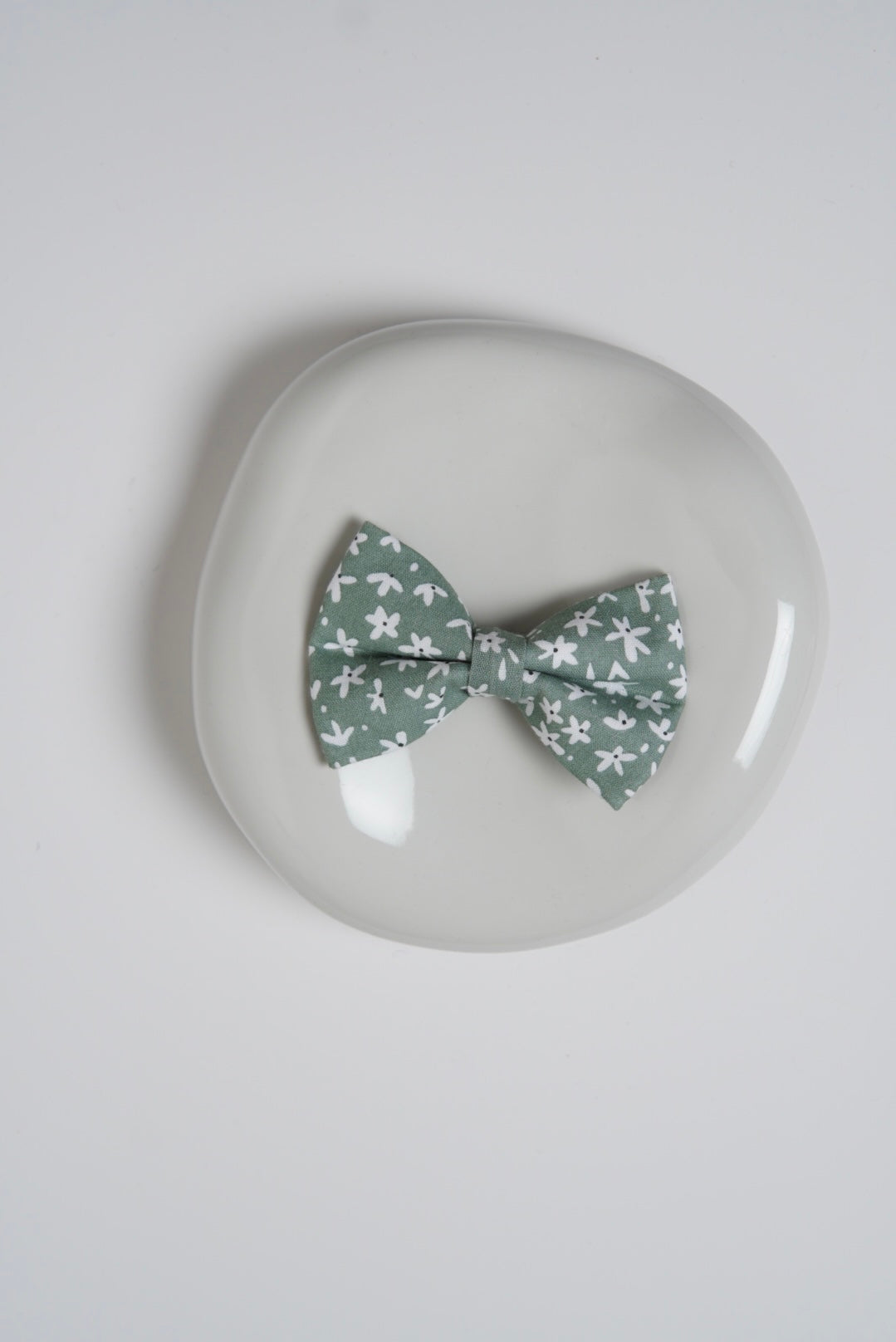 Green flower bow tie
