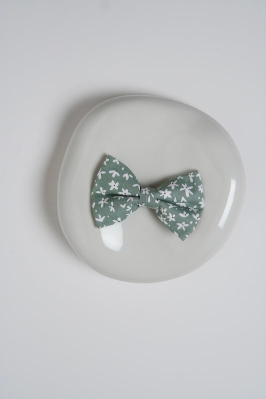 Green flower bow tie