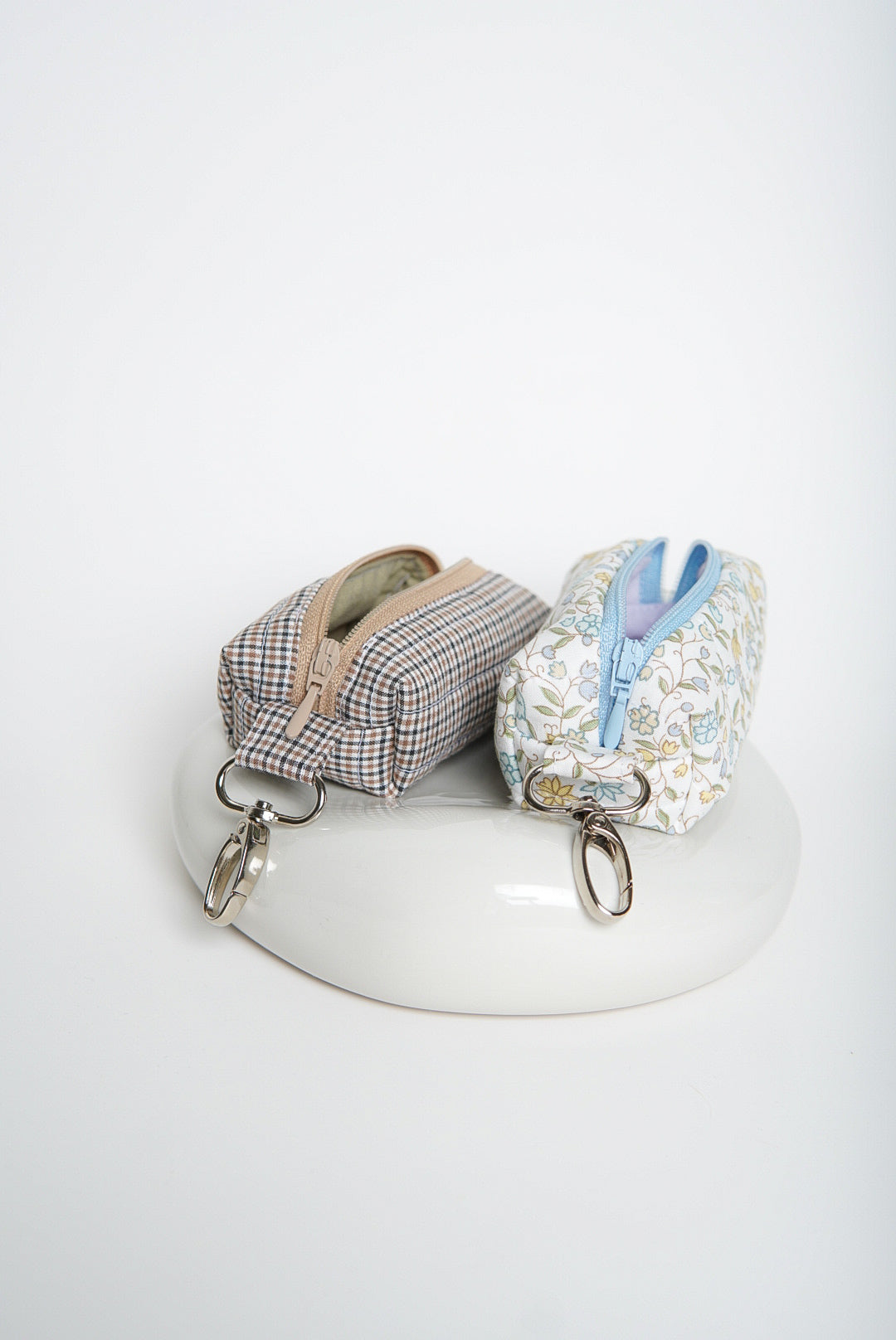 Small toilet bag/poop bag holder