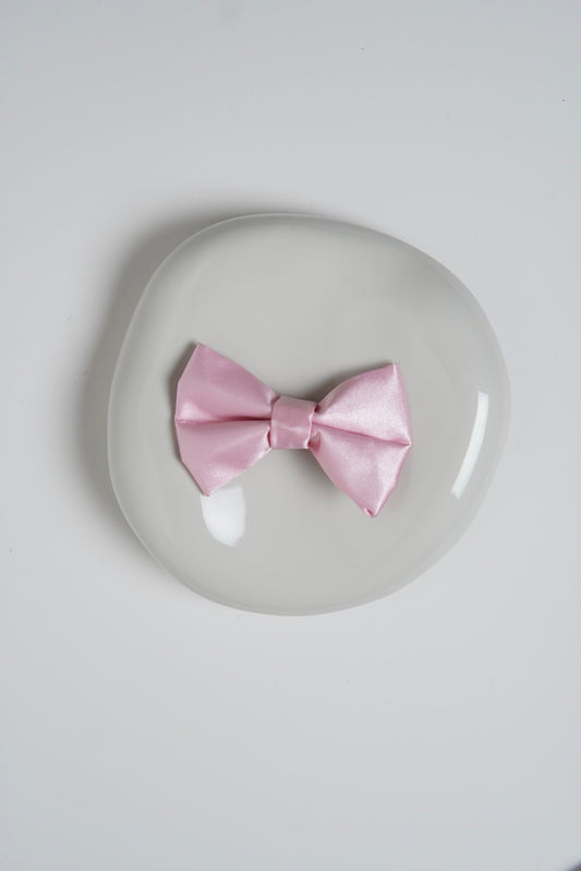 Pink satin bow tie for dogs