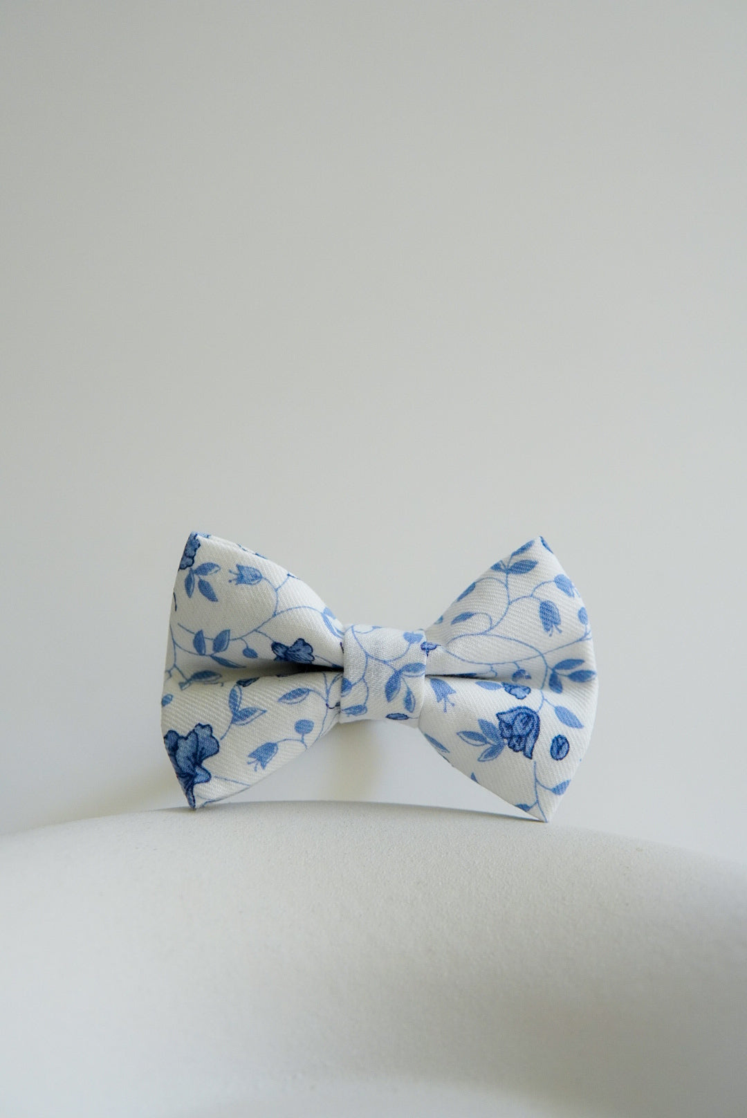 Handmade bow tie for dogs, flower print